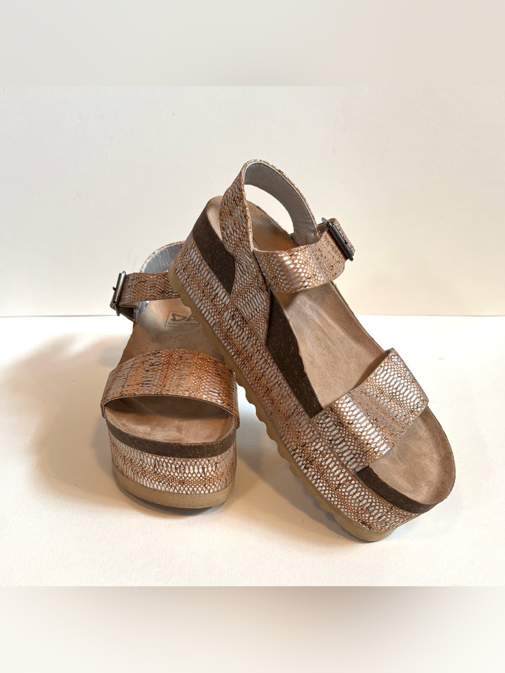 Dirty Laundry Metallic Silver Tan Taupe Cork Platform Wedge Sandals Size 6